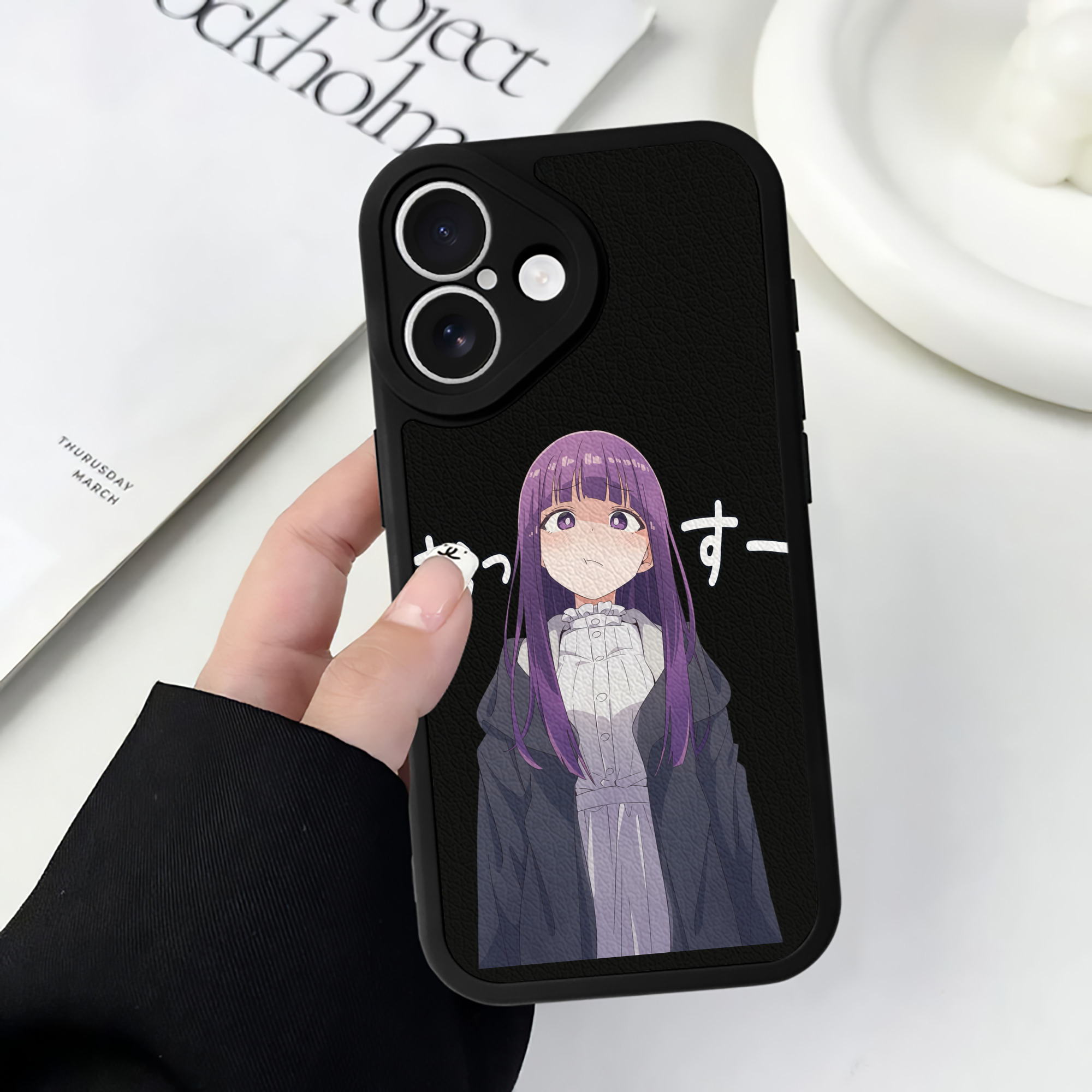 （画像用） 葬送のフリーレン Frieren 【iPhone 16シリーズ対応】シリコンスマホケース（レザー調） 材質：シリコン